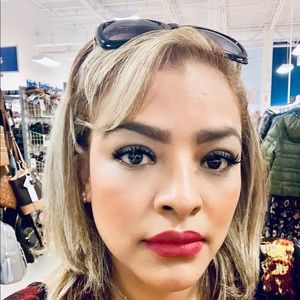 Meet your Posher, Esmeralda